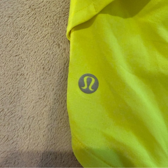 Lululemon Speed Up Yellow Short 2.5" - Picture 4 of 7